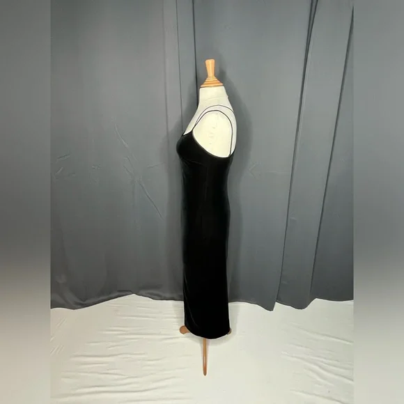 Anne Taylor Classic Little Velvet Cross Spaghetti Strap
Little Black Dress (LBD) - Picture 4 of 16